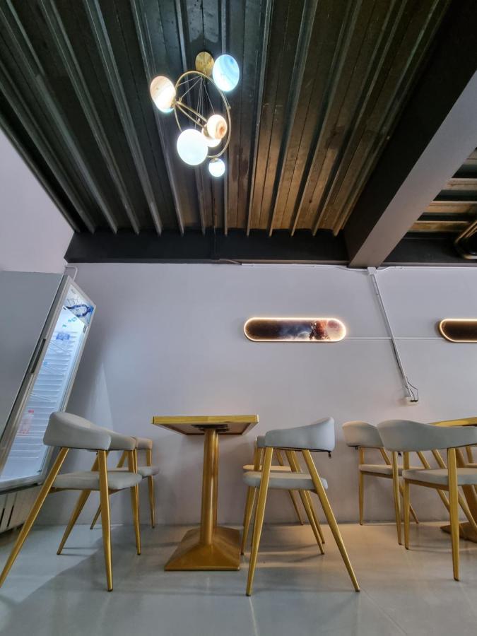 Met A Space Pod @Phrom Phong Bangkok Kültér fotó
